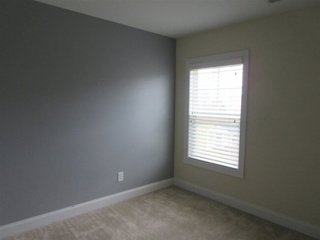 Building Photo - 403 Wolfe Ln