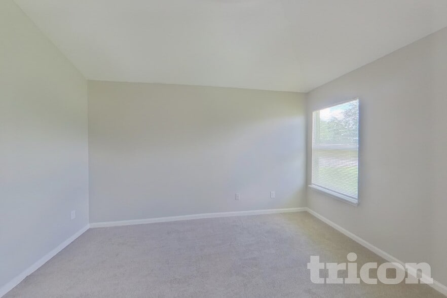 Building Photo - 6830 Shoreline Ln