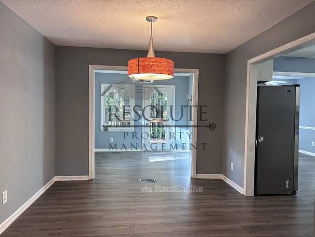 Building Photo - 1200 Brucemont Dr