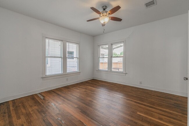 Building Photo - ADORABLE home in Ryan Place