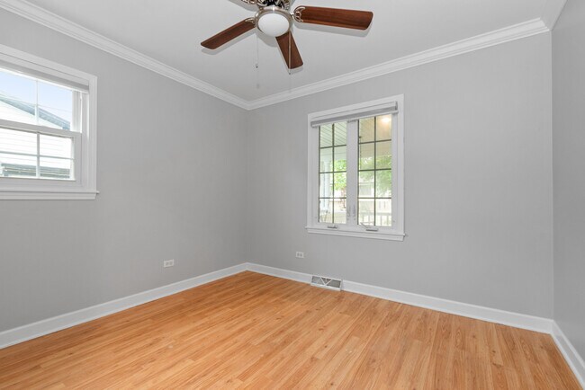 Building Photo - 8818 Fairway Dr
