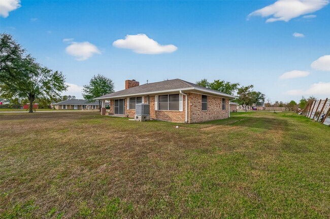 Building Photo - 10645 Oak Brook Dr