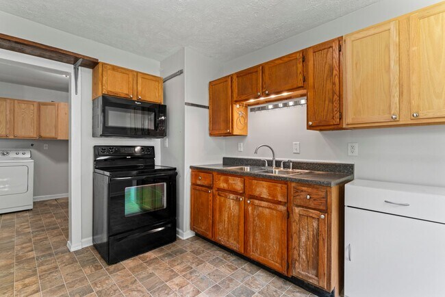 Building Photo - 1909 Mayfair Dr