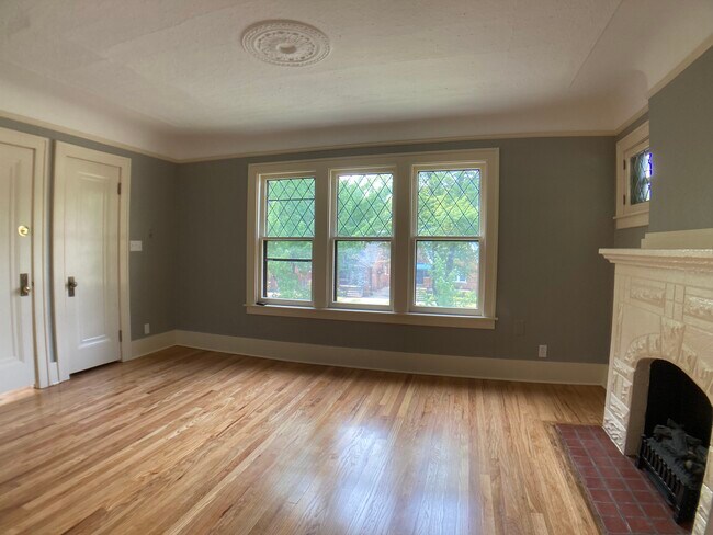 Living room - 903 E 2nd St