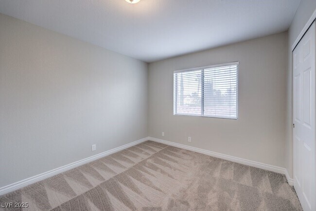 Building Photo - 10024 Sail Landing Ct