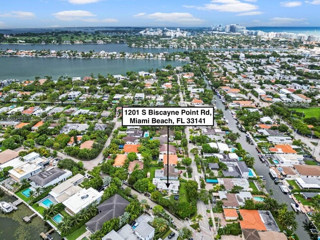 Building Photo - 834 Raymond St