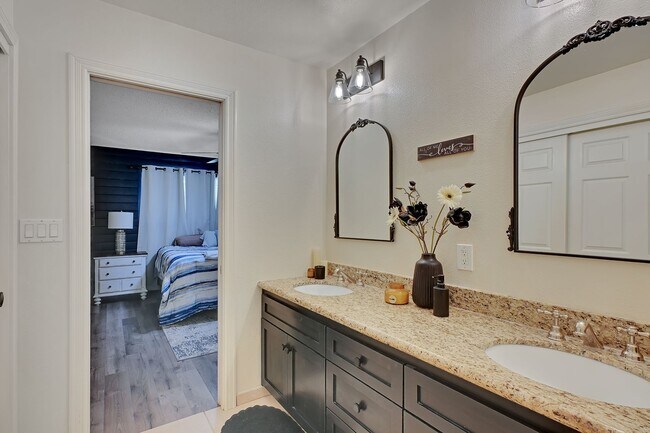 Building Photo - Modern Country Retreat on Half Acre in Gridley 3+ Bedrooms