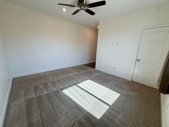 Building Photo - Spacious Next-Gen Lennar Home for Rent in the Clovis Unified School District