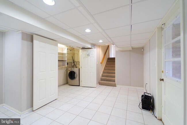 Building Photo - 610 Valley Brook Dr