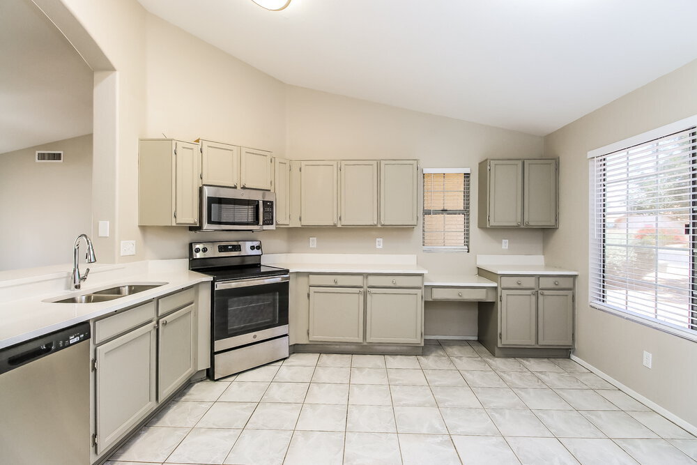 Building Photo - 950 S 54th St