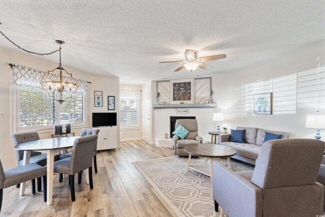 Building Photo - 4242 Pinehurst Cir