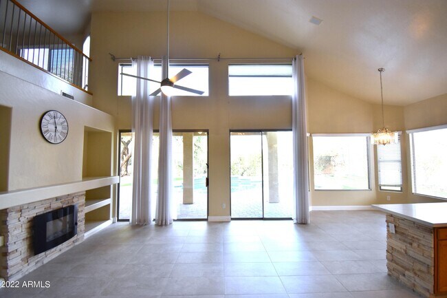 Building Photo - 768 E Irma Ln