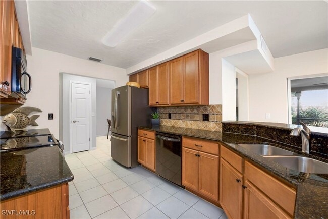 Building Photo - 673 Travers Ave