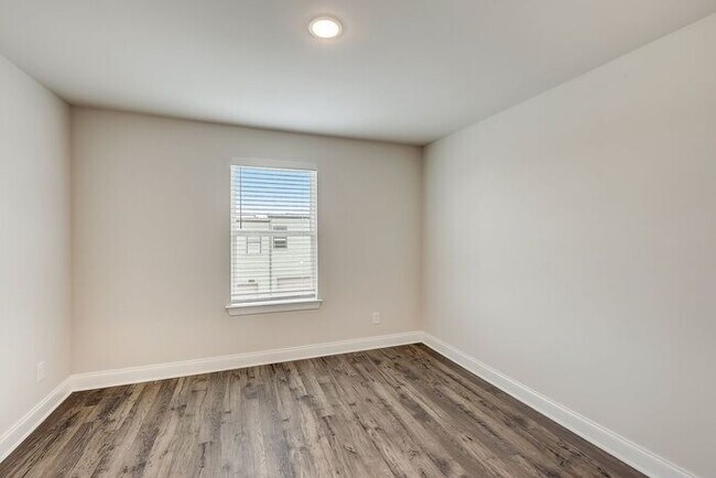 Building Photo - 1001 Lifford Ln