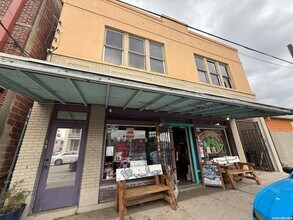 Building Photo - 919 S Alamo St