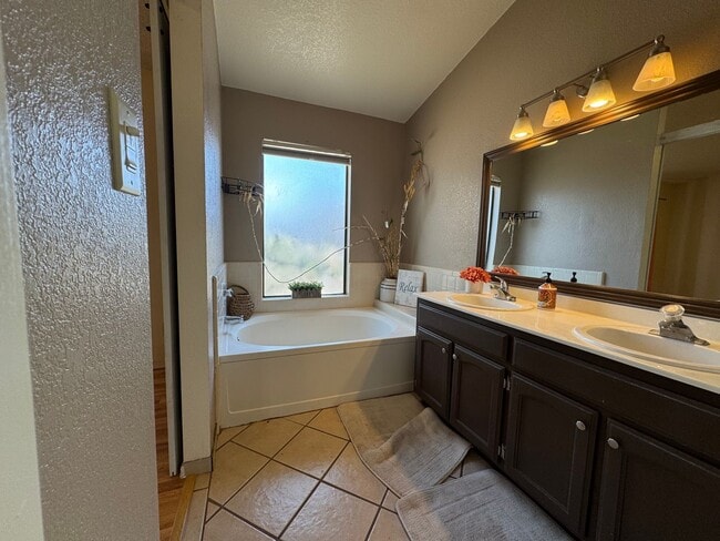 Building Photo - 3BR/2BA/2CG, 1855 sq.ft. rental in Sierra ...