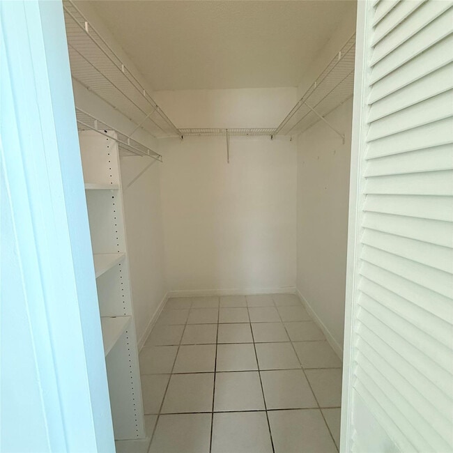 Building Photo - 9466 Boca Cove Cir