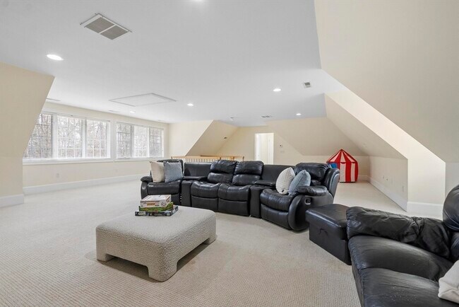 Building Photo - 58 Buttrick Ln