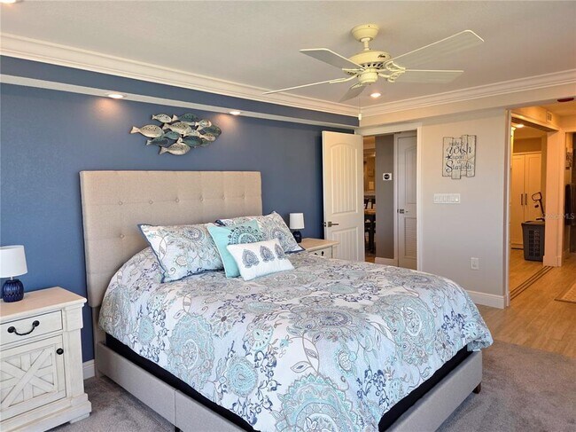 Building Photo - 1 Key Capri