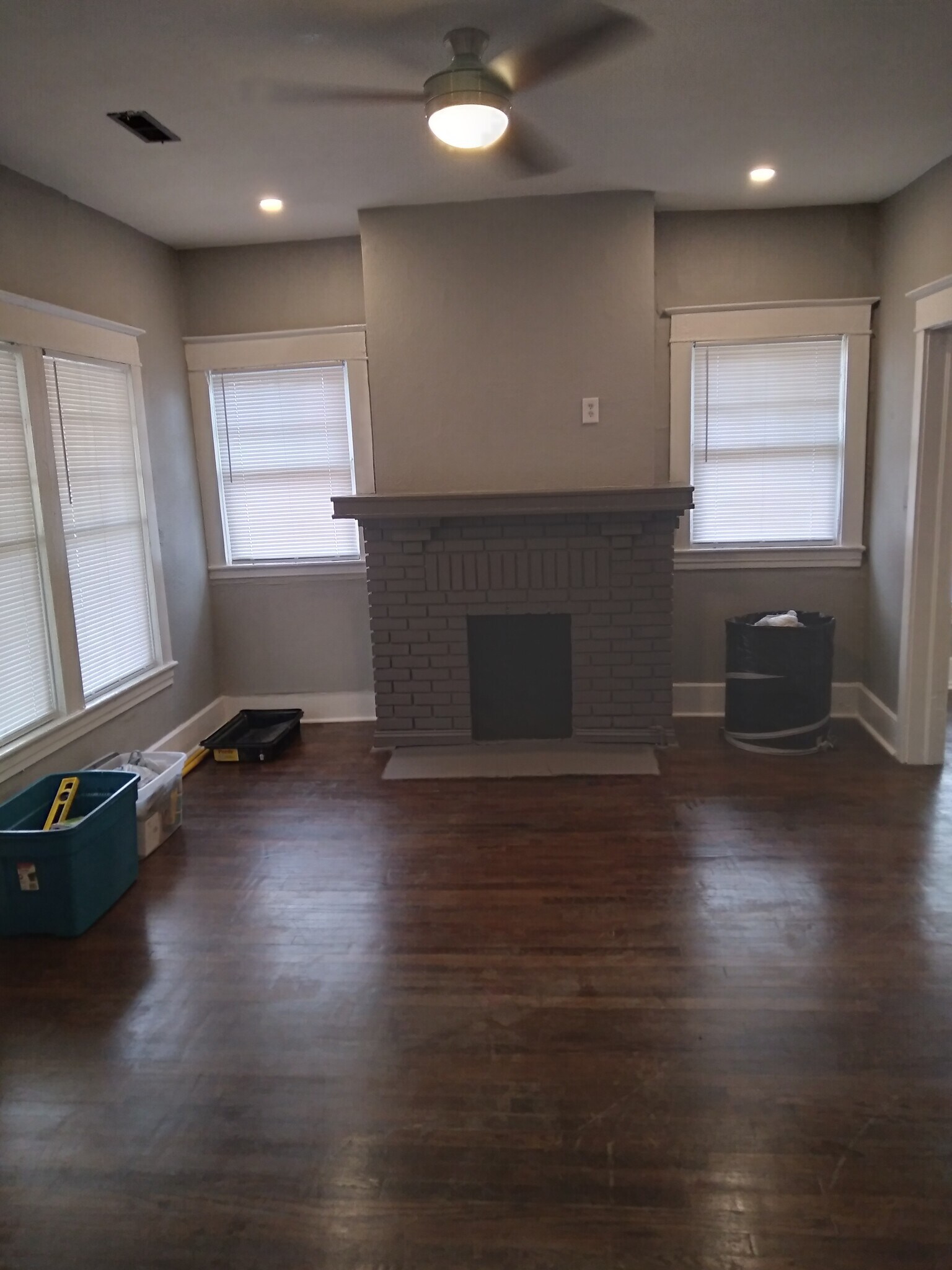 Building Photo - 416 Howell St