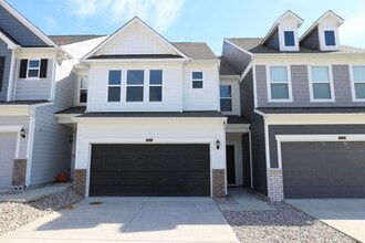 Building Photo - Beautiful 3 Bedroom Fishers Townhome!