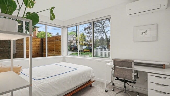 Building Photo - 3Bd/2.25Ba Seattle Townhouse