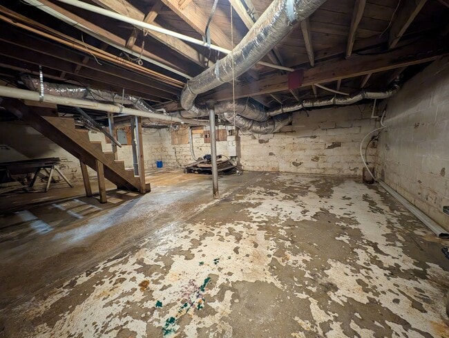 Building Photo - 203 5th Ave