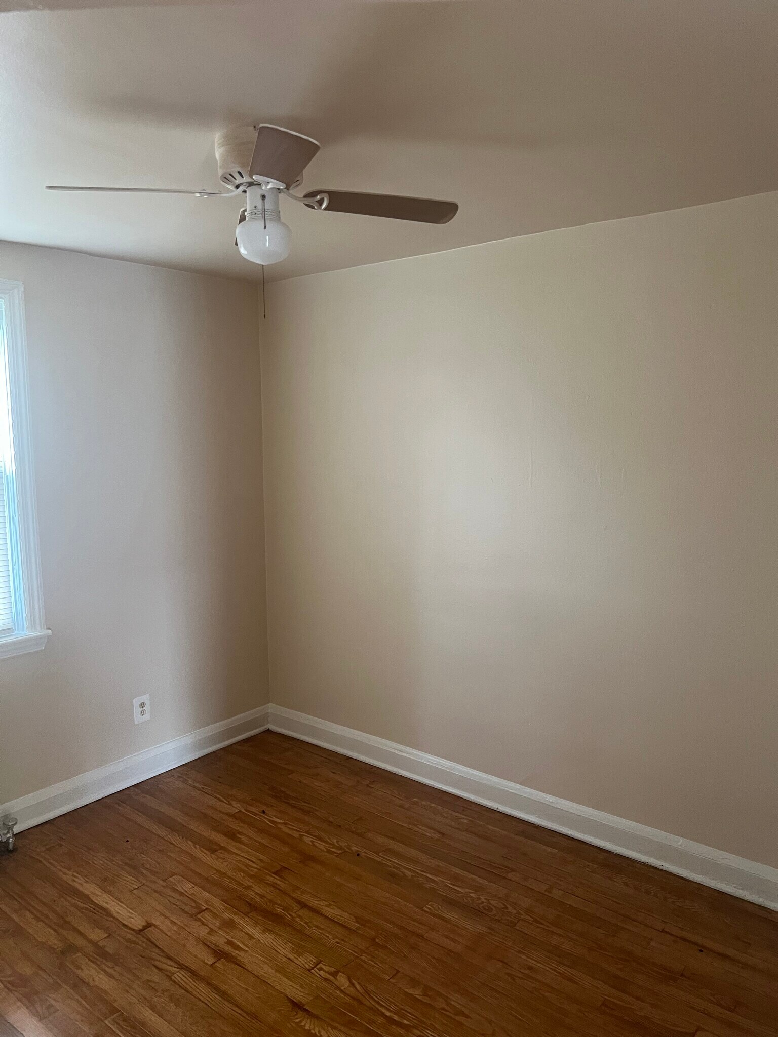 Building Photo - 5554 Midwood Ave