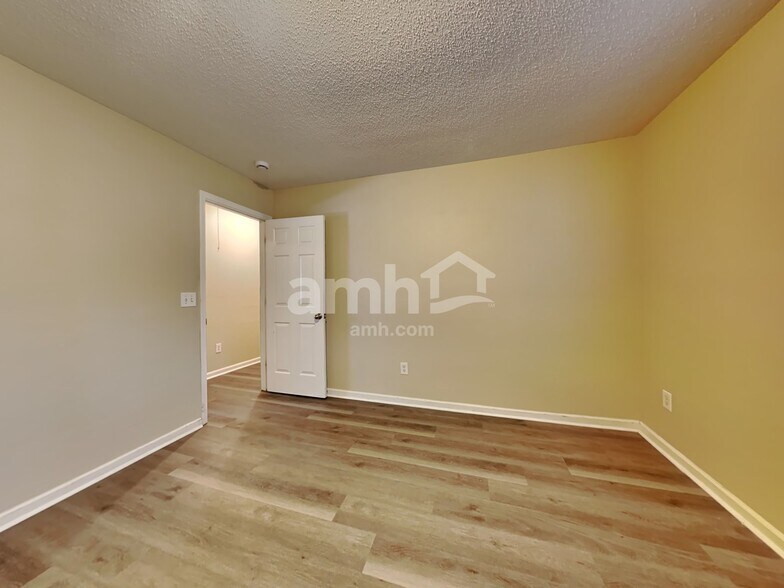 Building Photo - 224 Bainsbury Ln
