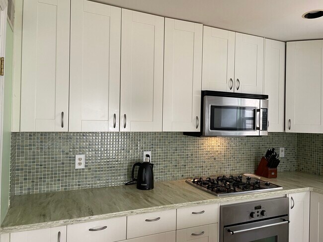 Kitchen - 42 Beacon Hill Ct