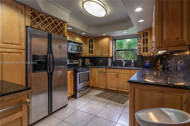 Building Photo - 16200 Golf Club Rd