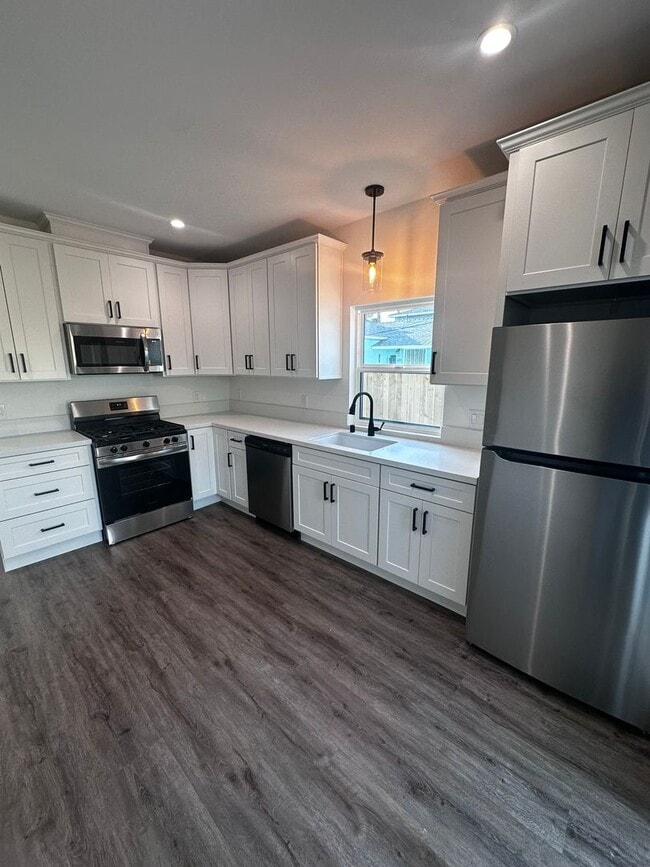 Building Photo - 611 Silver Strand Blvd