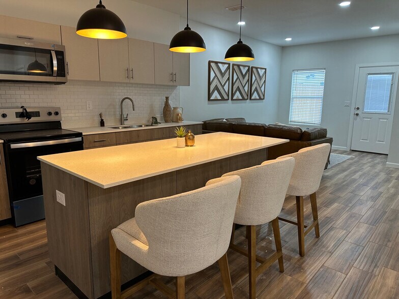 Building Photo - 4900 Tyler Ave