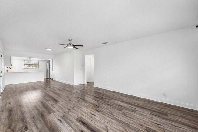 Building Photo - 500 NE 48th St