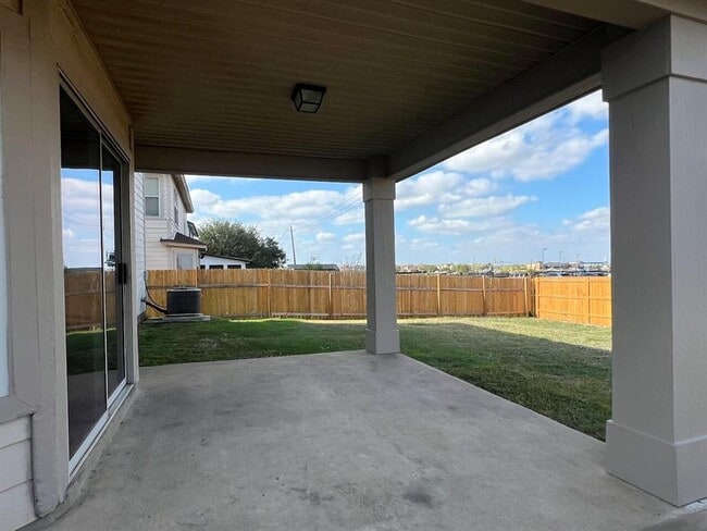 Building Photo - 13120 Dearbonne Dr