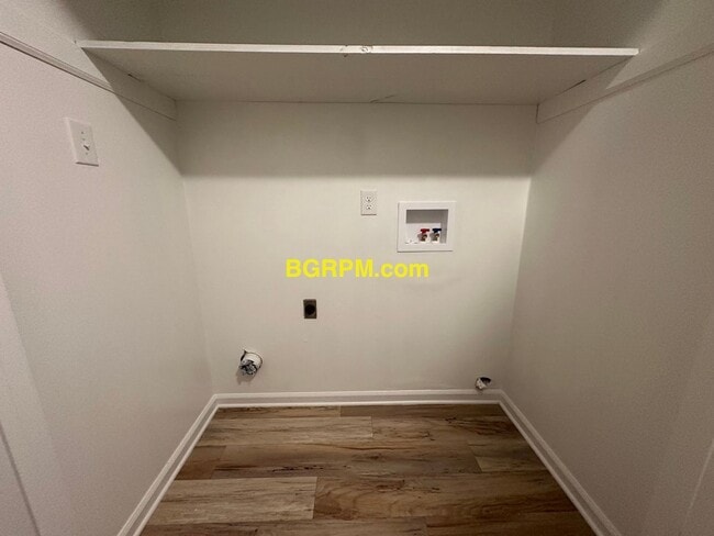 Building Photo - 3 BD, 2 BA, home in Sherwood