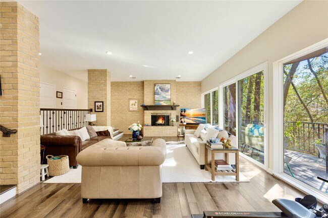 Building Photo - 201 Vanderpool Ln