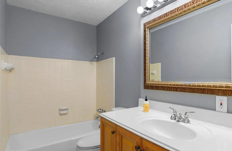 Building Photo - 2126 Redwood St