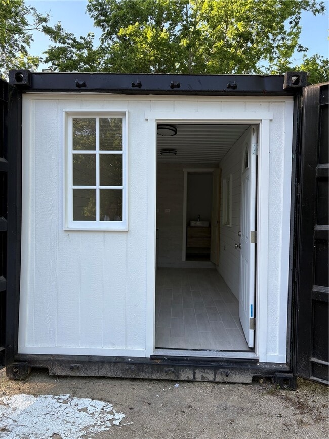 Building Photo - 919 Brooks Ave