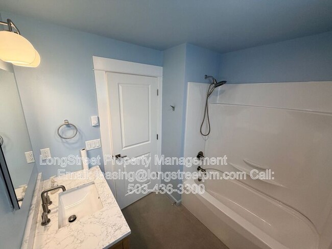 Building Photo - 1749 SE 46th Ave