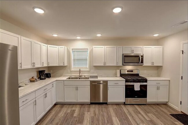 Building Photo - 10008 Aspen Ln