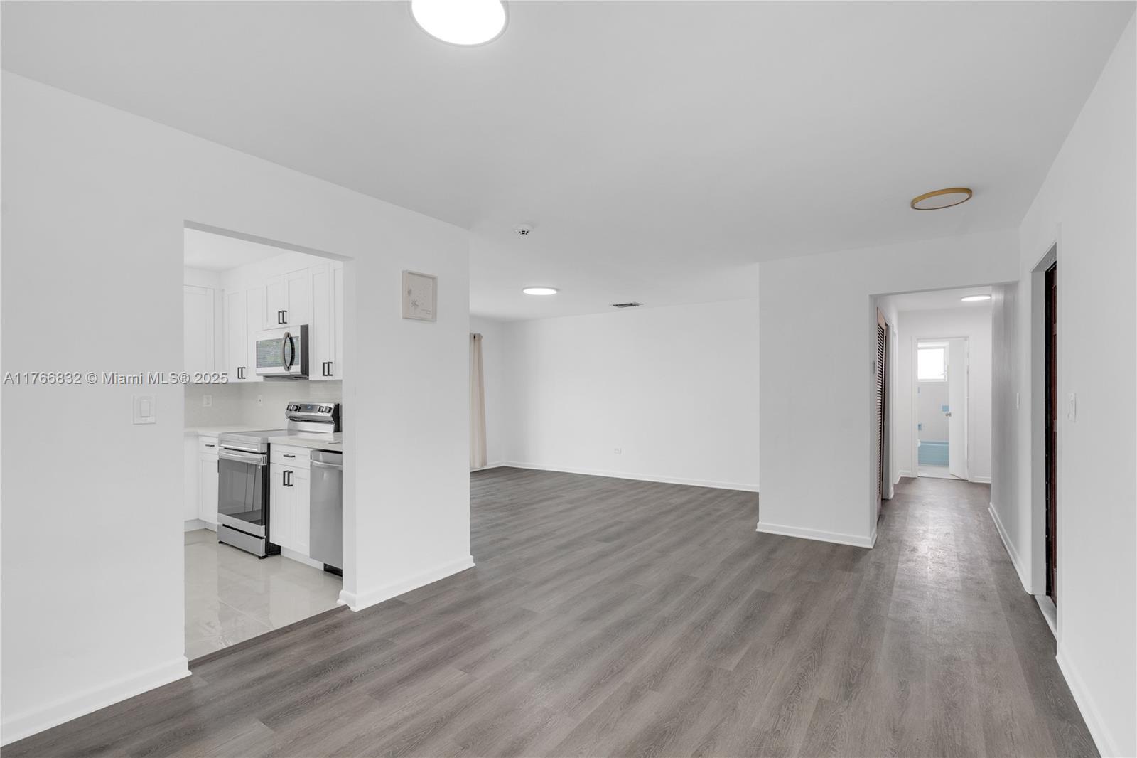 Building Photo - 721 SW 64th Ter