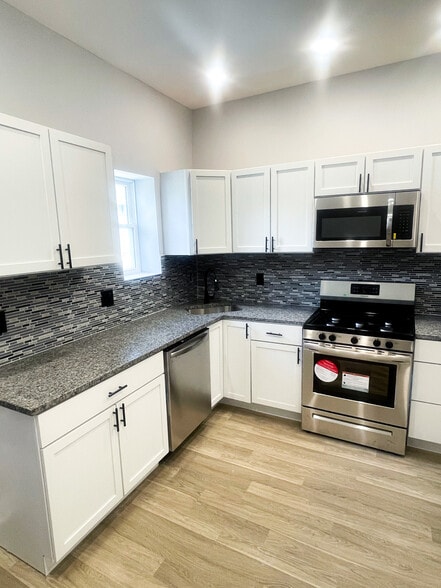 Kitchen - 1716 Moreland Ave