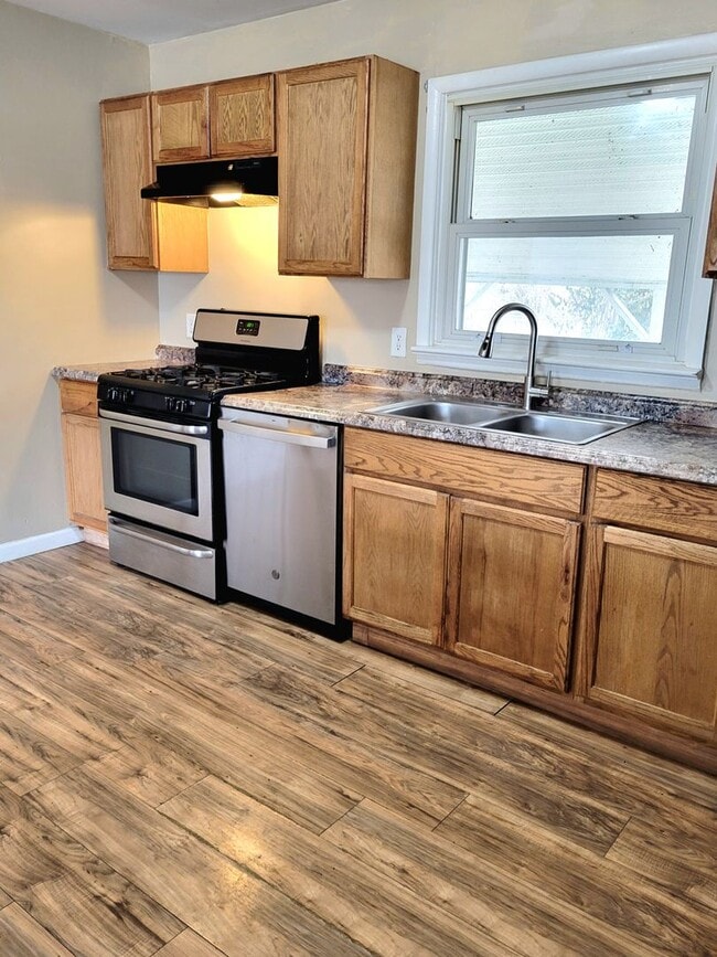 Building Photo - 1604 Sycamore St