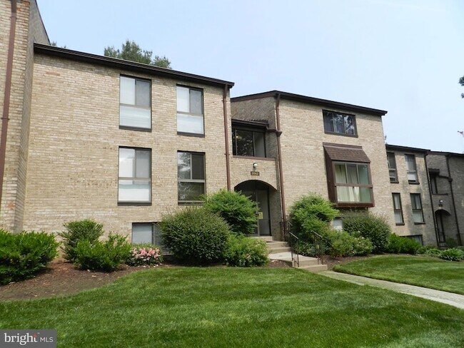 Building Photo - 2062 Royal Fern Ct