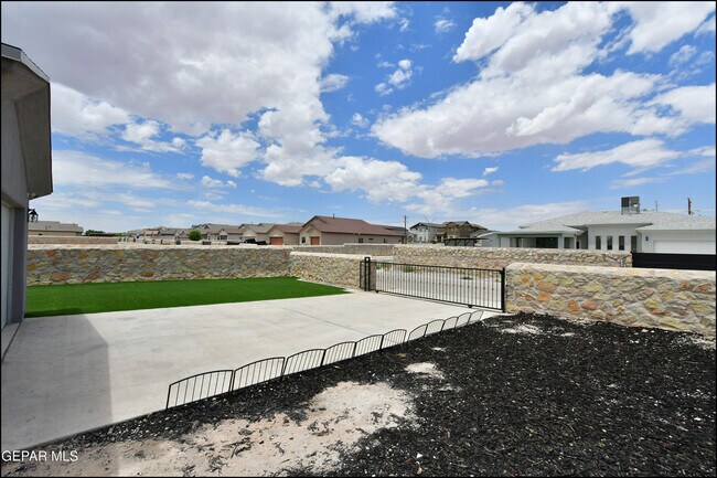 Building Photo - 14901 Tierra Isaiah Ave