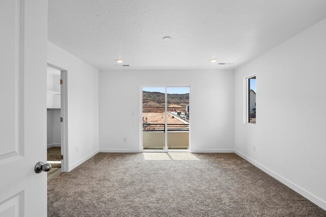 Building Photo - BRAND NEW! 3 Bedroom townhome in Long Valley!