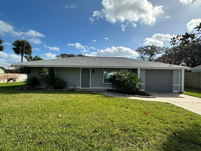 Building Photo - 647 Goodwin Ave