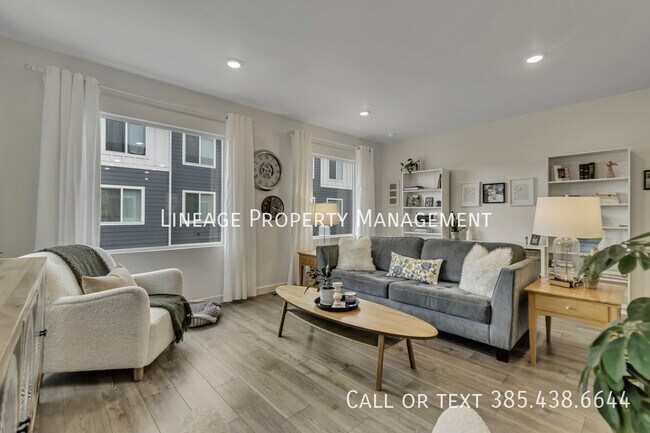 Building Photo - 3940 N Cougar Ln