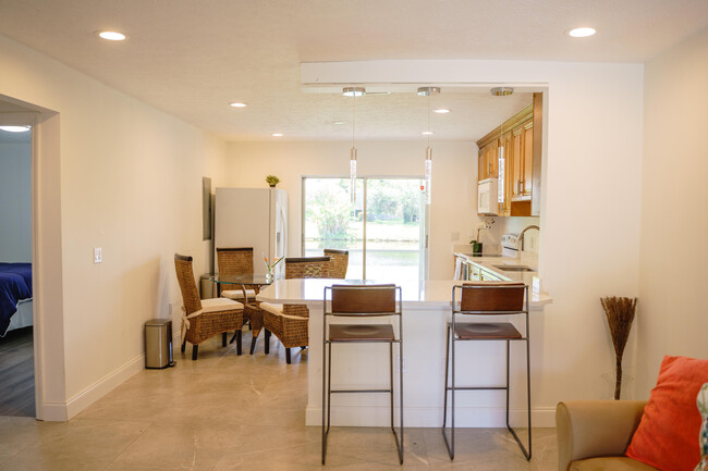 Building Photo - 1425 Riverside Cir